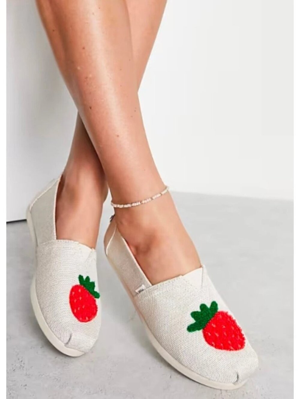 Adorable Alpargata Strawberry from Tom's size 7.5